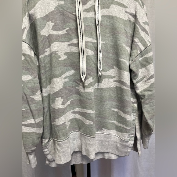 Aerie grey camo oversized hoodie | size medium - Picture 3 of 6